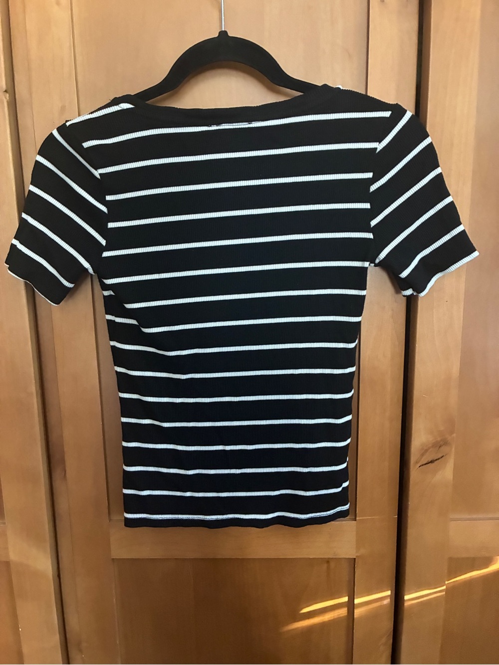 Cyrus Black & White Striped V-Neck Short Sleeve Top #84 - Picture 3 of 4